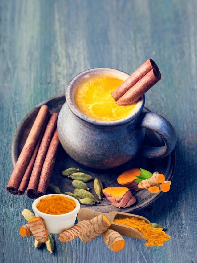 Read more about the article The Golden Elixir: 7 Benefits of Drinking Turmeric Water